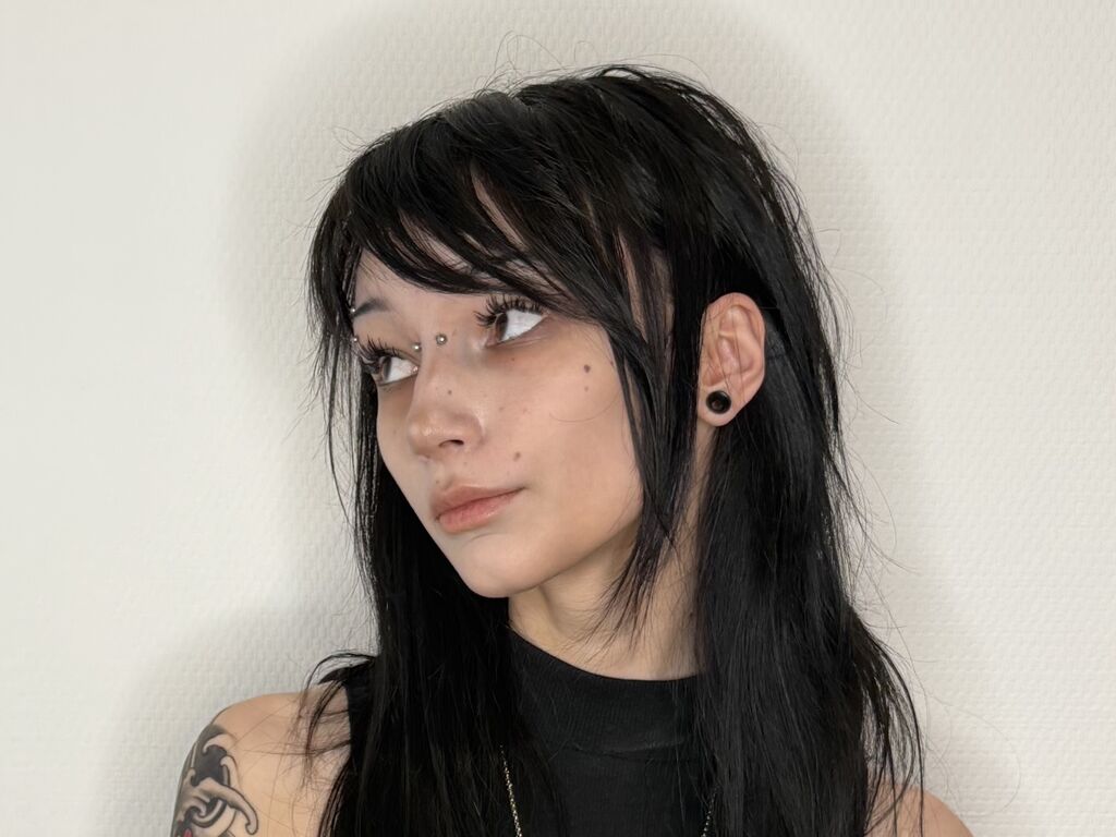 IzettaBishel LiveJasmin camgirl